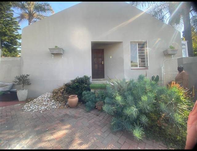 2 BEDROOM TOWNHOUSE FOR SALE IN BUCCLEUCH